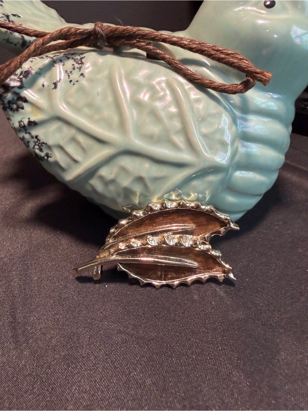 Sarah Coventry Vintage “Wooded Beauty”, Stamped. Gold-Tone Brown Leaf Brooch. - Picture 2 of 5
